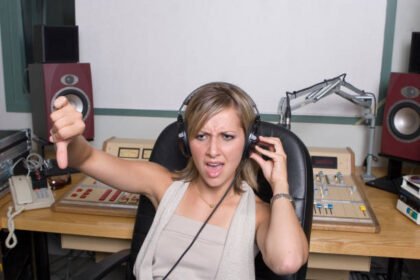 View:source:rockingwolvesradio.com/main/chatroom/chatroom.html